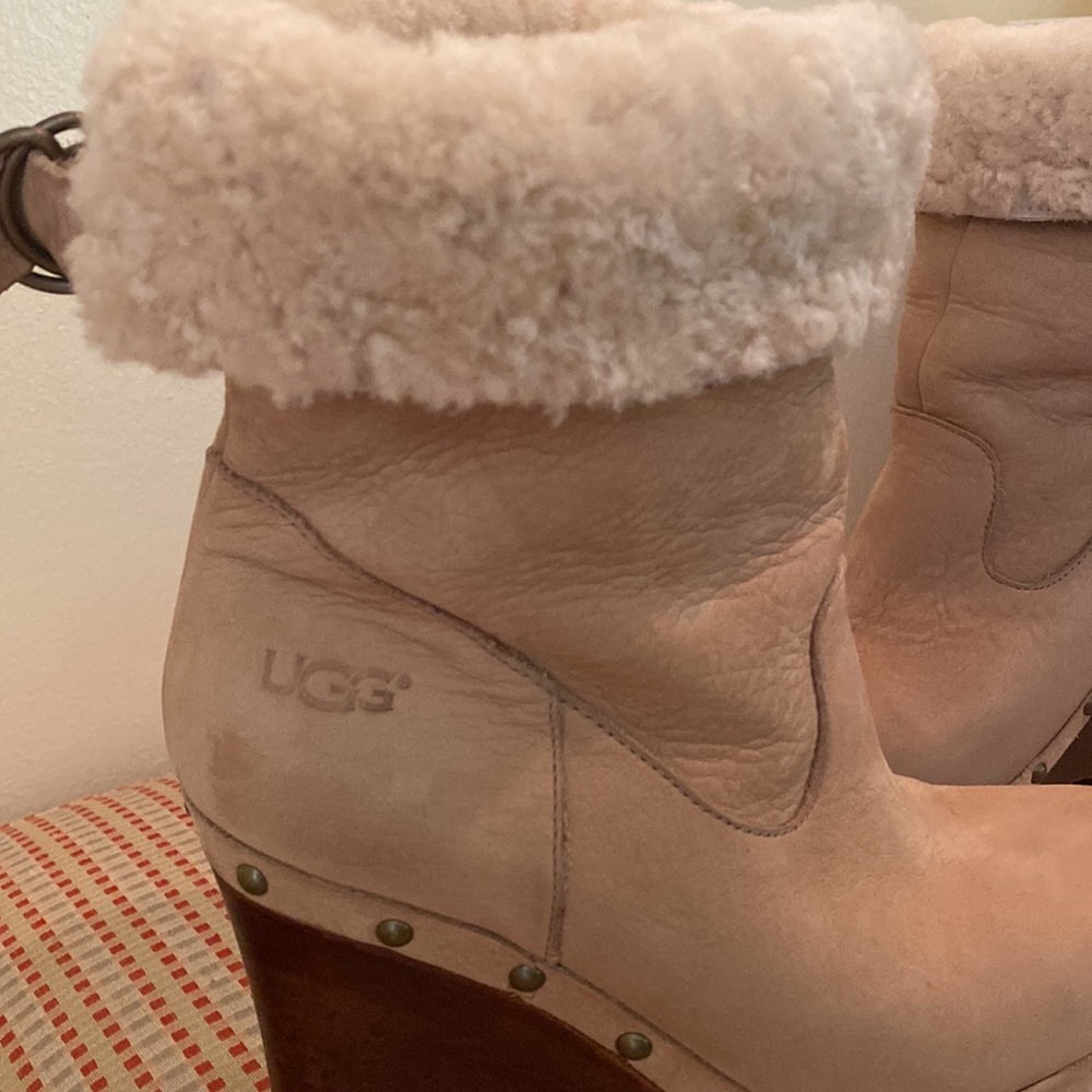 UGG  Tan Suede Heeled Booties With Sherpa Lining Women’s Size 6 - Picture 2 of 11